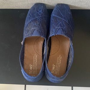 Lacy navy blue Toms in size 7
